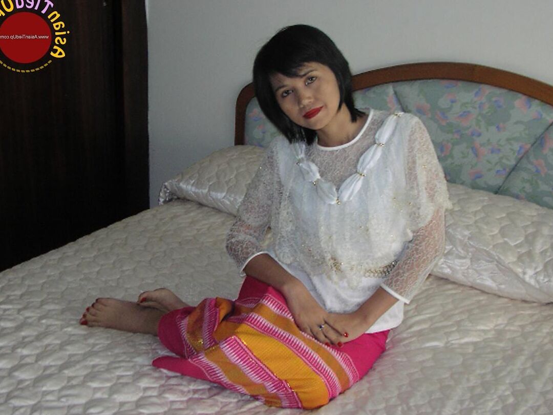 16P 愚かなアジア人の悪い休暇 彼女は拘束されて猿ぐつわをされたままにされる