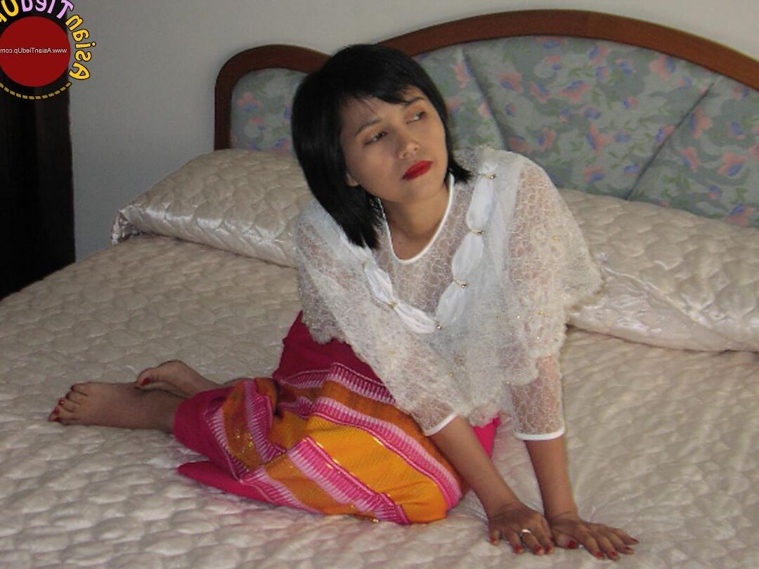16P 愚かなアジア人の悪い休暇 彼女は拘束されて猿ぐつわをされたままにされる