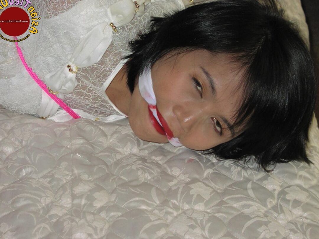 16P 愚かなアジア人の悪い休暇 彼女は拘束されて猿ぐつわをされたままにされる