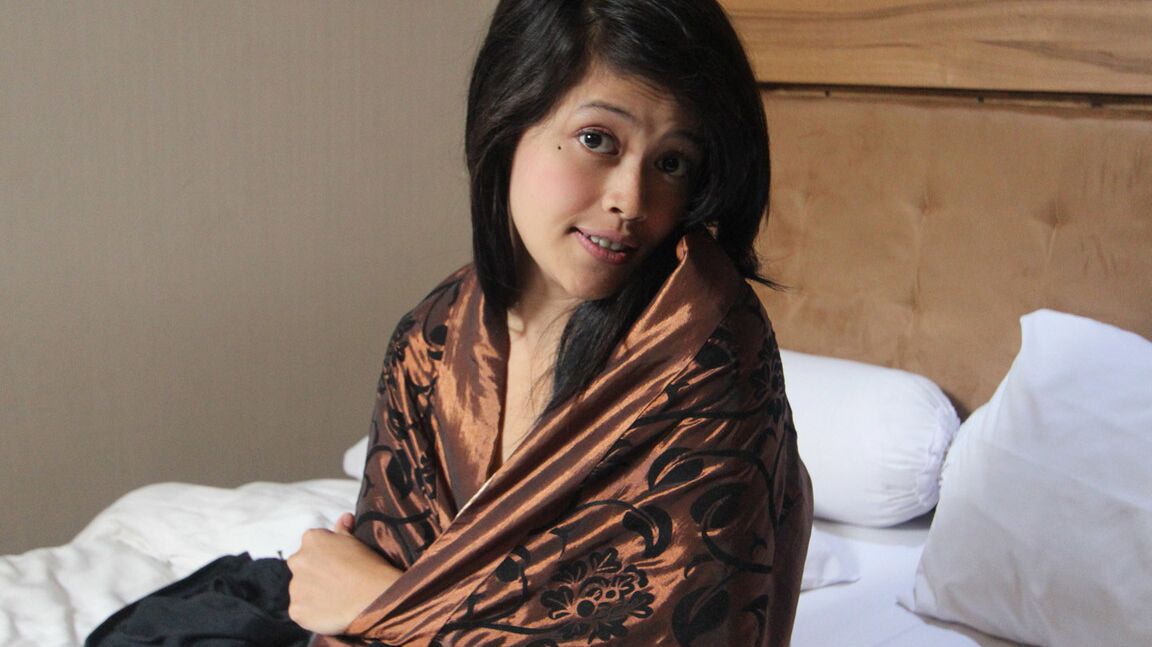 15P Indonesian teen with a wicked streak poses naked for the first time