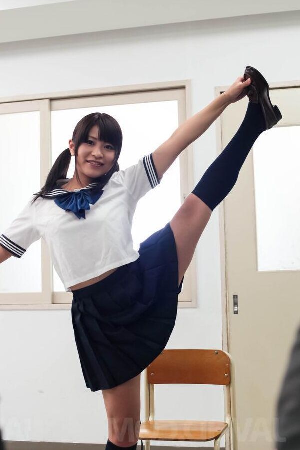 15P Aika Hoshino Asian lutscht Schwanz und Dildo und bekommt Sperma in den Mund
