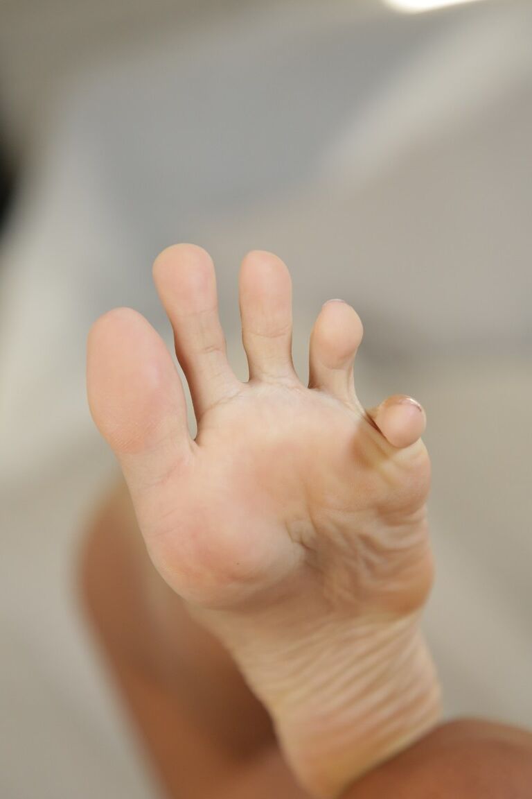 21P Blonde Romy Indy Footjobs