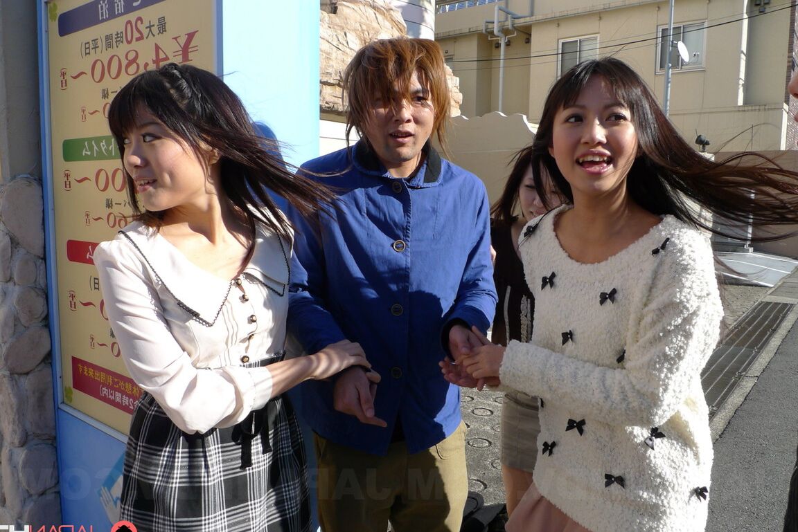 21P A querida asiática Asakura Kotomi e suas amigas compartilham uma tesão saborosa