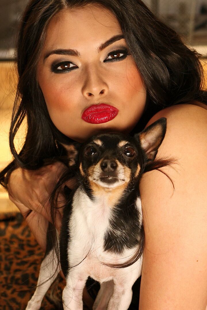 15P Famosa pornstar MILF Tera Patrick em meias e salto alto mostrando peitos grandes