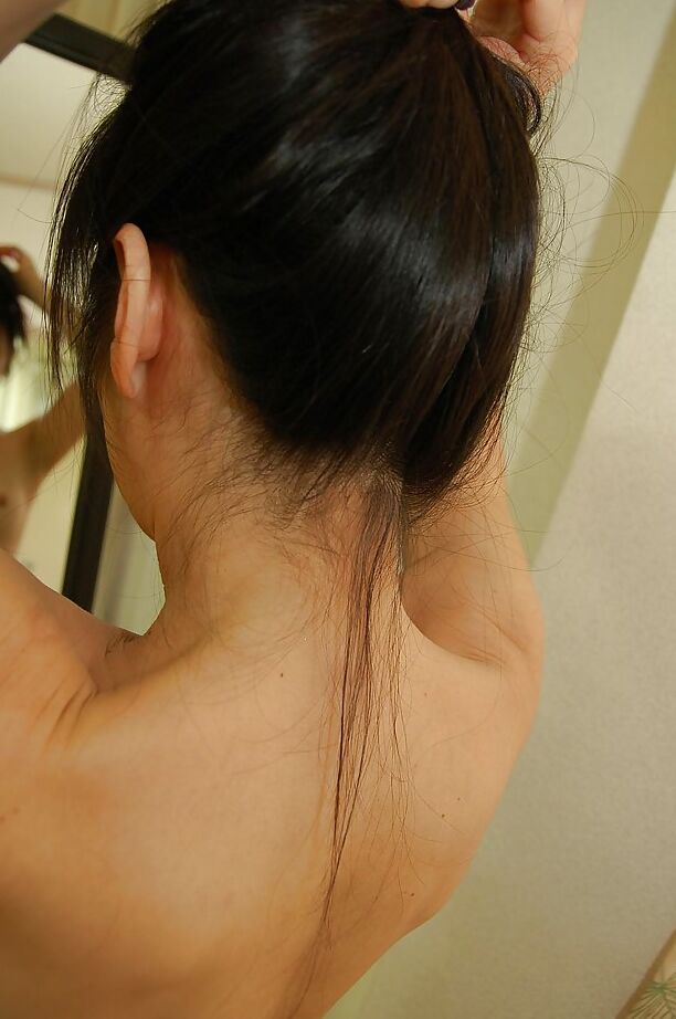 16P シャワーやお風呂に入る硬い乳首のアジア人ギャル野村春江
