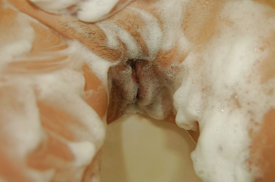 16P シャワーやお風呂に入る硬い乳首のアジア人ギャル野村春江
