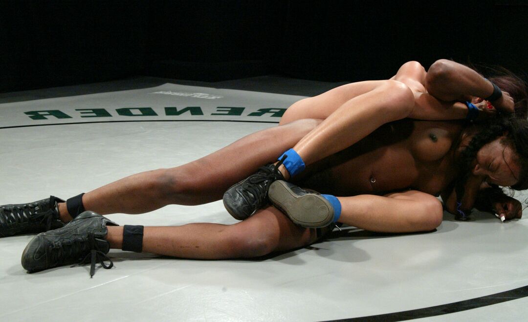 21P Surrender ultime Keeani Lei, Stacey Cash