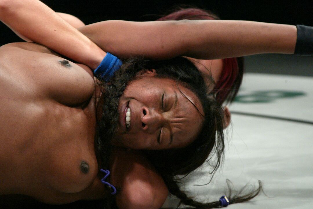 21P Surrender ultime Keeani Lei, Stacey Cash