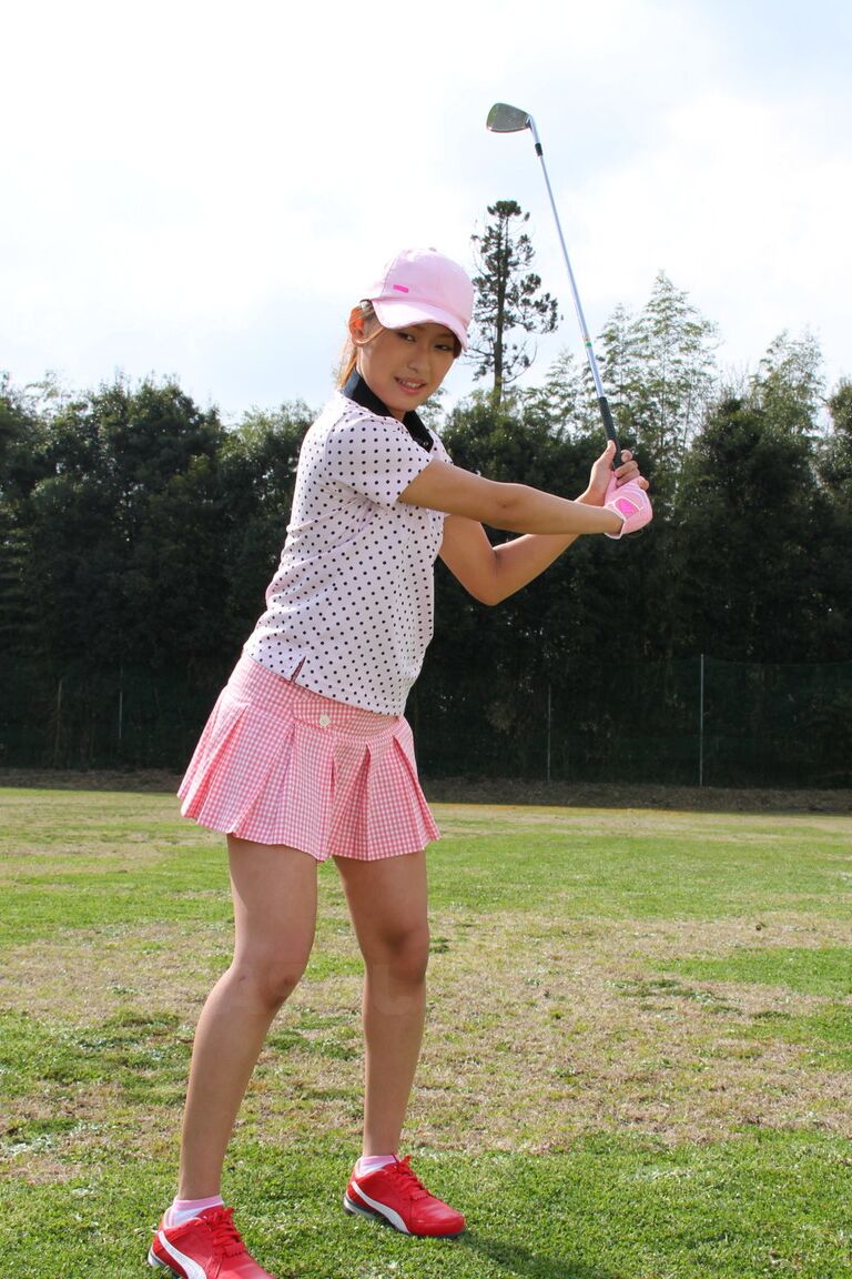15P Young Japanese golfer Nao Yuzumiya flashes a no panty up skirt on the course