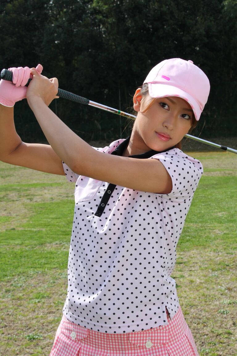 15P Young Japanese golfer Nao Yuzumiya flashes a no panty up skirt on the course