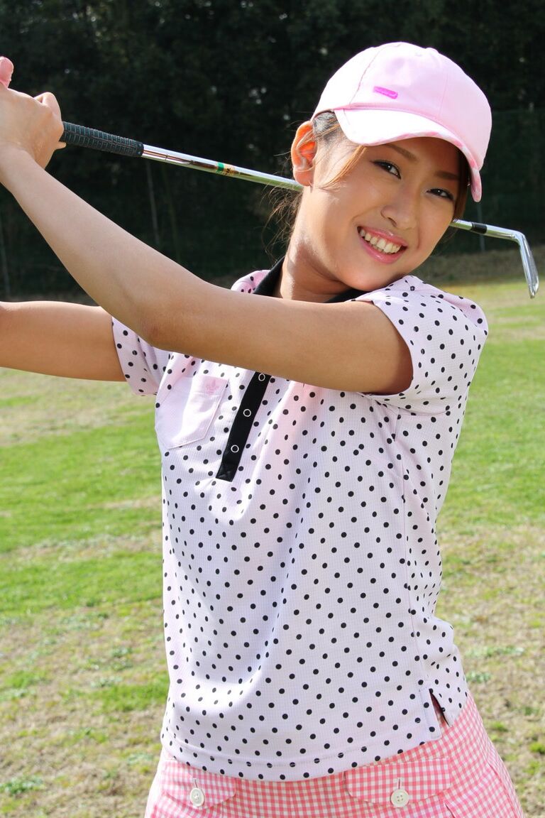 15P Young Japanese golfer Nao Yuzumiya flashes a no panty up skirt on the course