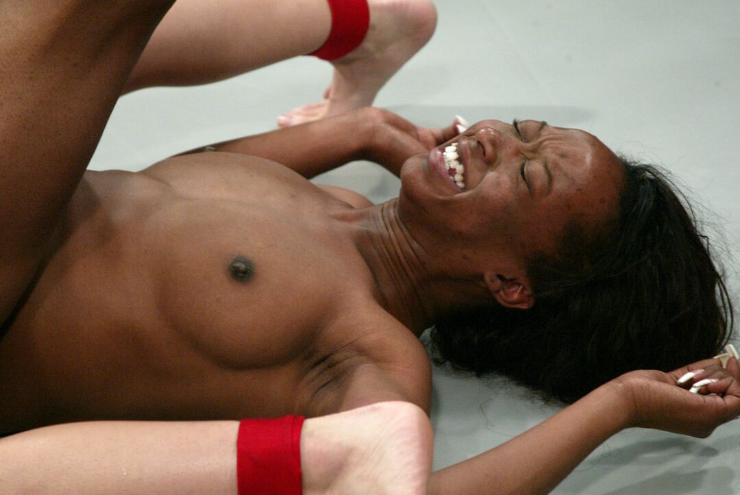 21P Ultimate Surrender Ninja Carmesim, Stacey Cash