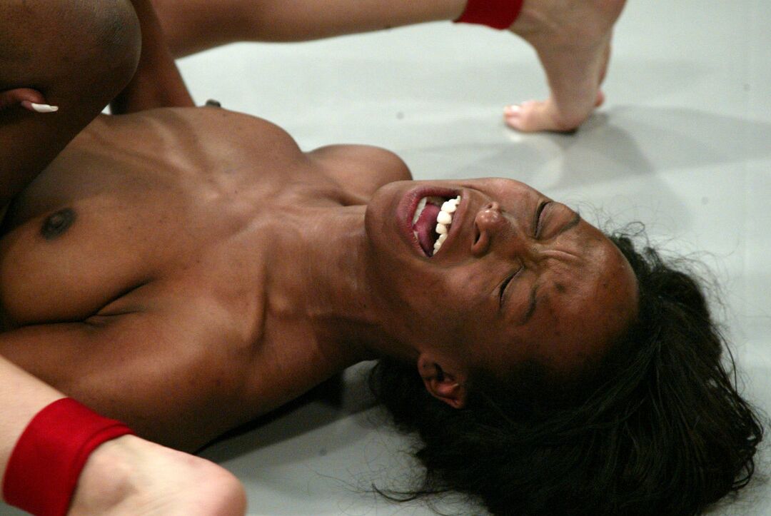 21P Ultimate Surrender Ninja Carmesim, Stacey Cash