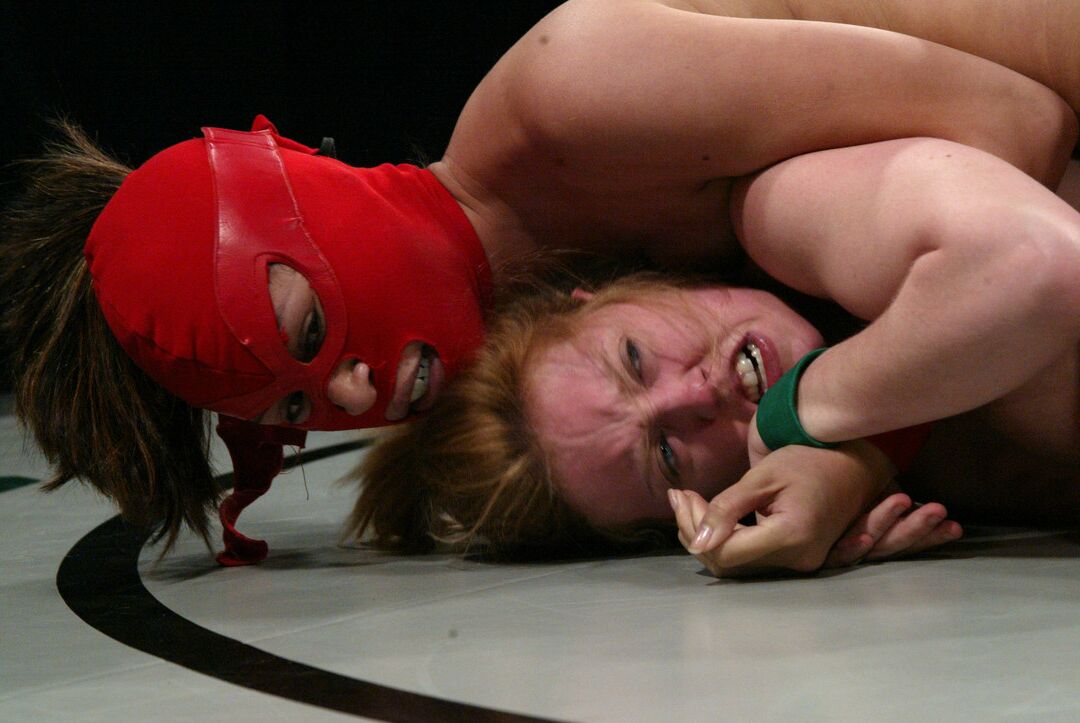 21P Ultimate Surrender Crimson Ninja, Dee Williams
