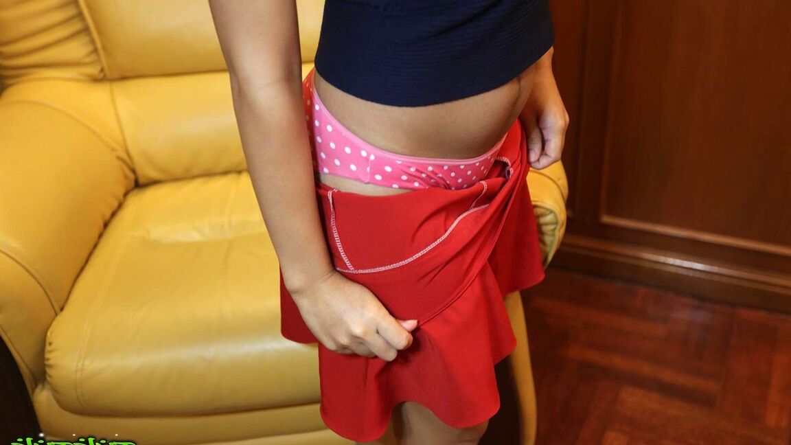 Chica tailandesa 12P con pezones erectos se folla a un turista sexual al estilo POV