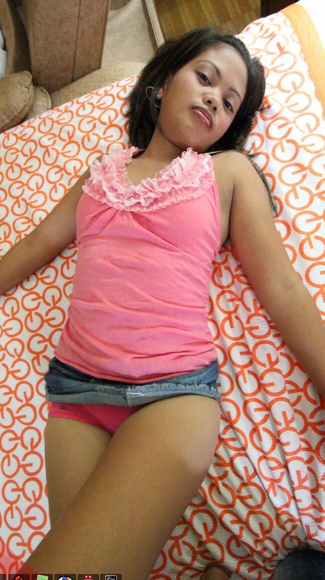 15P La pequeña filipina Ethel frunce los labios para una corrida facial después de follar