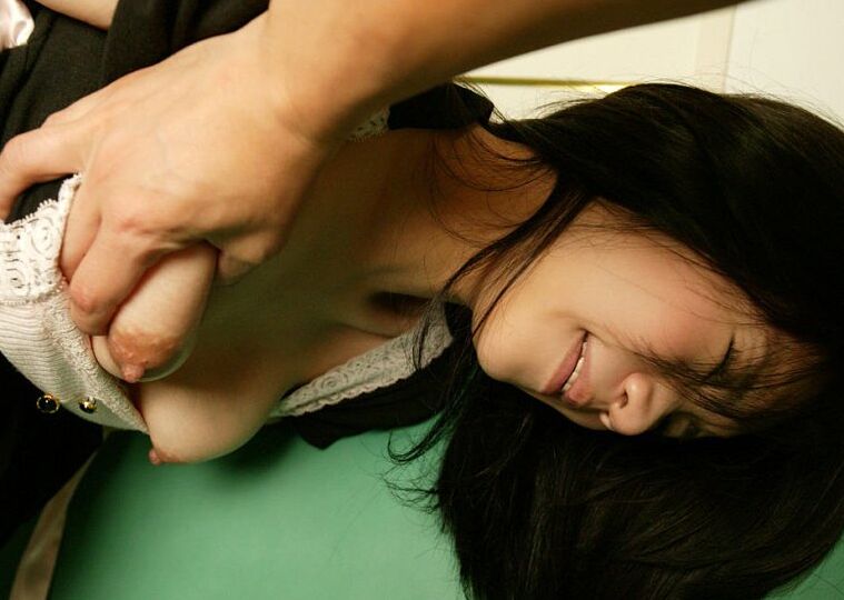 16P Joven japonesa Mio tiene relaciones sexuales tras ser despojada de ropa