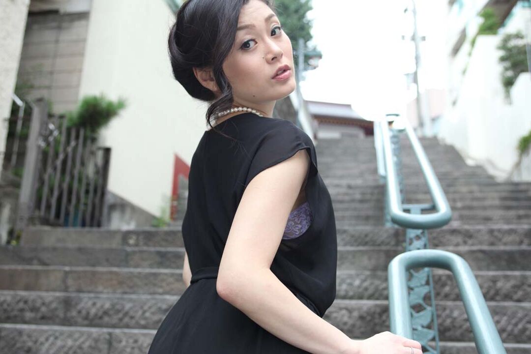 20P asiatische Frau Kyoko Nakajima fickt den Nachbarn