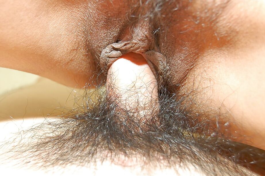 16P Nuttige Asiatin gibt einen Blowjob und bekommt ihre haarige Fotze gestopft