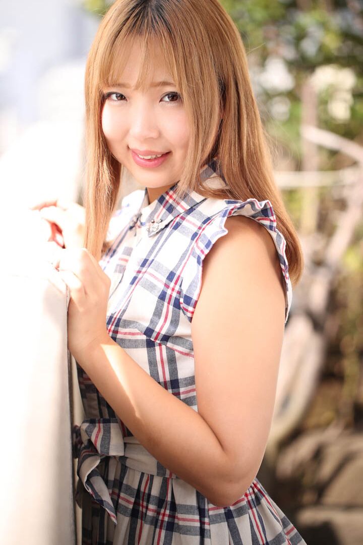 20P La petite japonaise Mone Namikata chevauche une bite avant de recevoir un creampie chaud