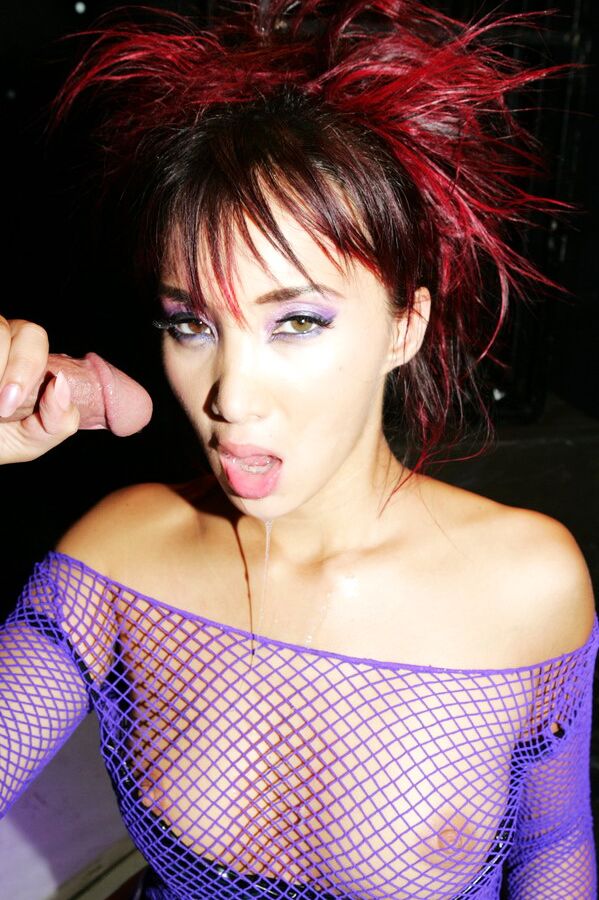 21P Fotos porno Alex Sanders, Katsuni, Taylor Rain