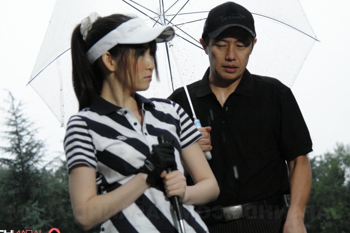 15P La golfista japonesa Michiru Tsukino recibe un creampie después de tener sexo con su entrenador