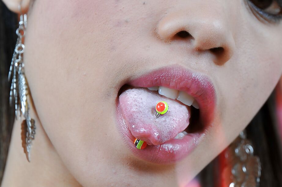 16P Petite Asian amador Chelle exibindo suas lindas curvas pálidas