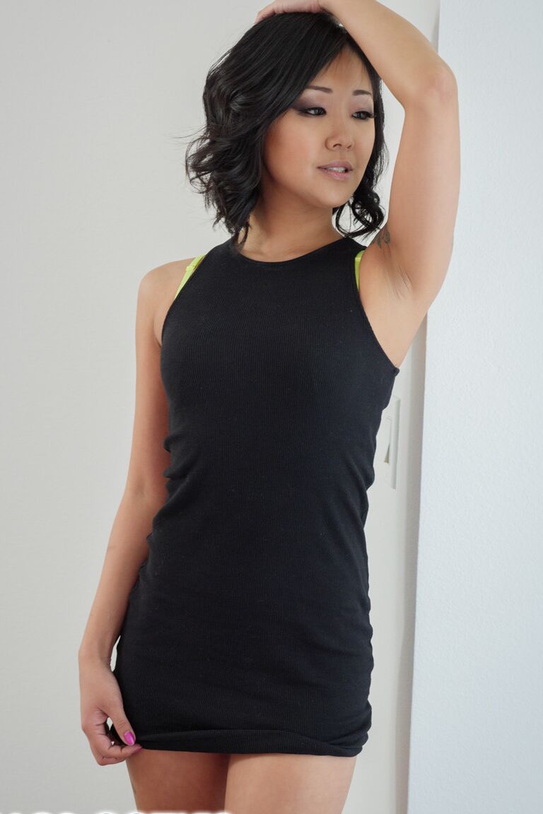 21P Adult Time Saya Canción, Valentina Nappi
