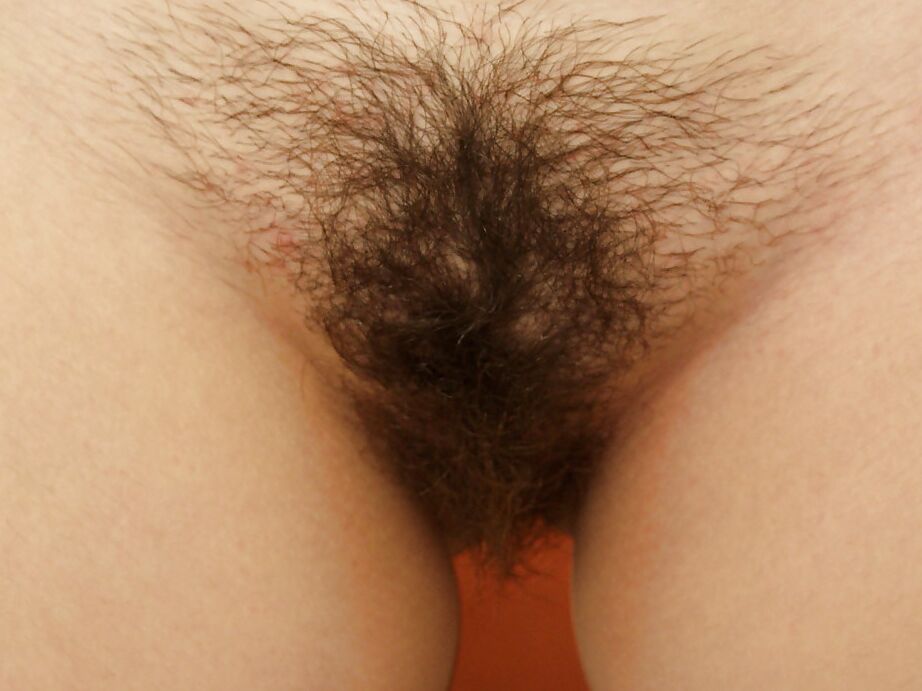 16P La asiática amateur Katta está orgullosa de su precioso coño peludo
