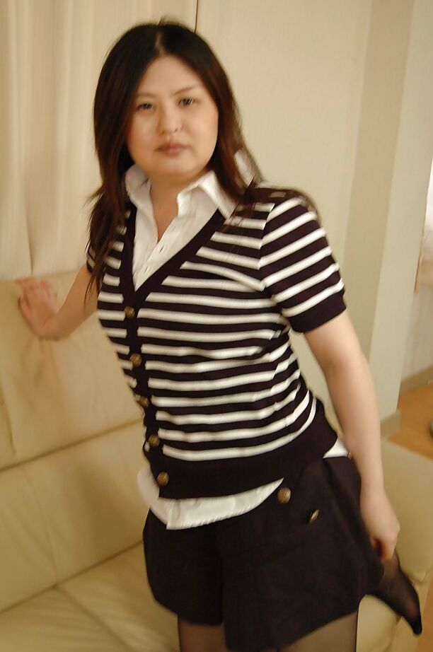 16P Milf asiática Mieko Ishimura surpreende com seus buracos experientes