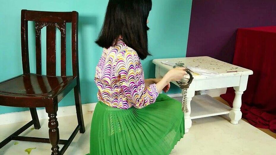 16P Close Asian chick removes ankle cuffs after being chained to a chair