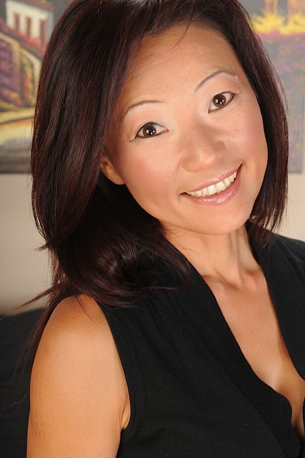 16P Milf com peitos grandes e aparado Natsuko Kurosawa se masturbando