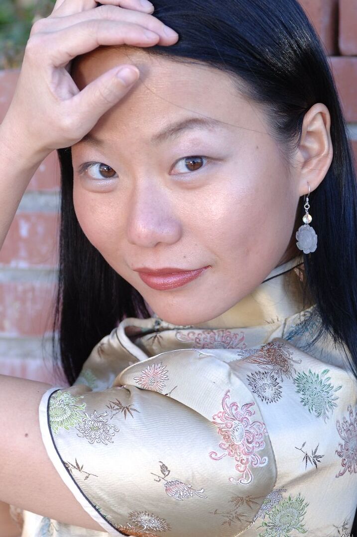 16P Asian first timer Niya Yu stands naked after disrobing afore a brick wall
