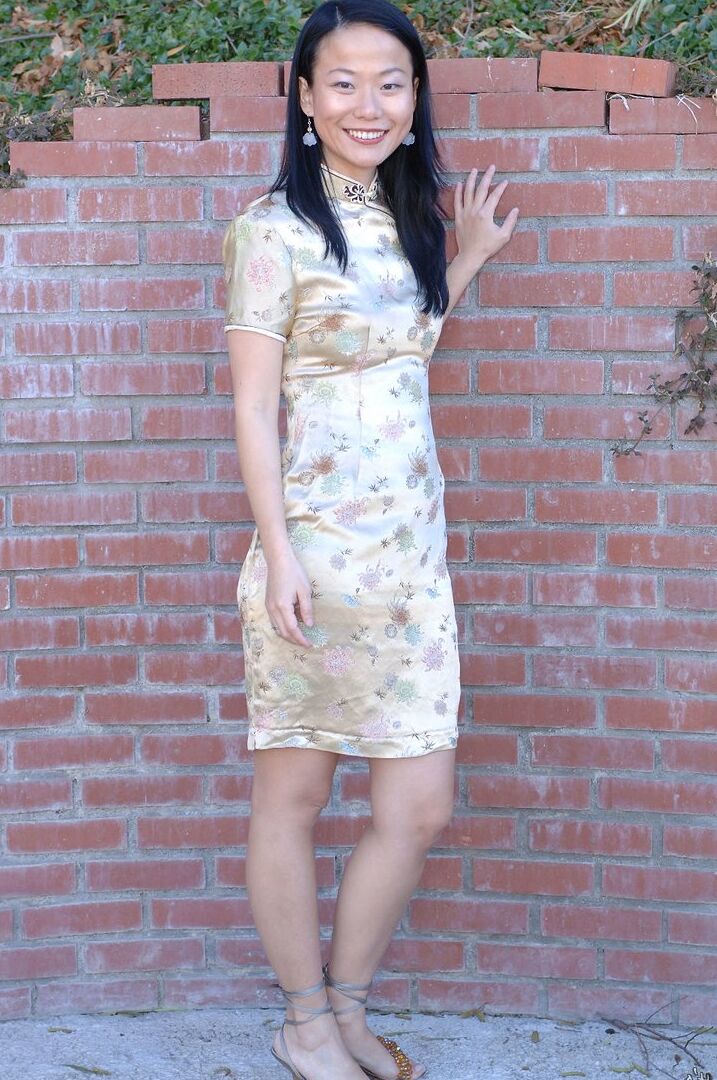 16P Asian first timer Niya Yu stands naked after disrobing afore a brick wall