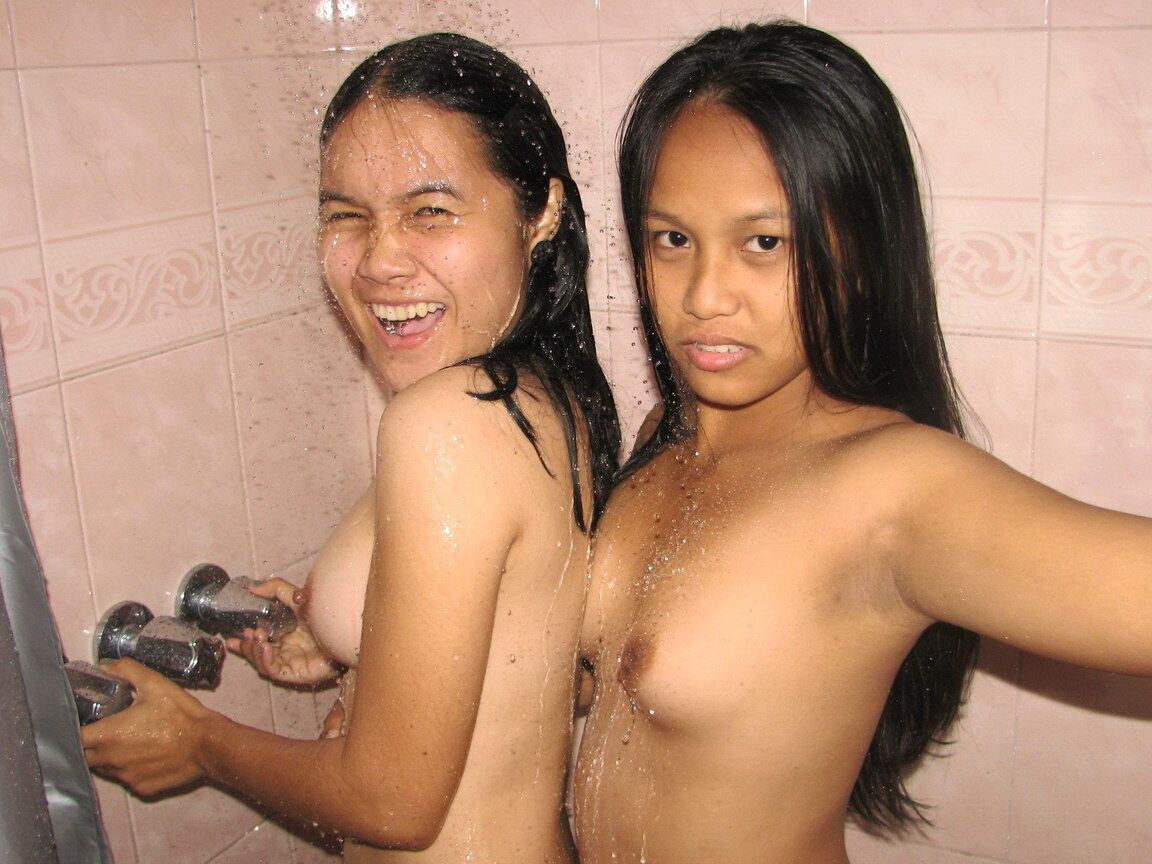12P Adolescentes asiáticas atrapadas teniendo sexo lésbico mientras están en la ducha
