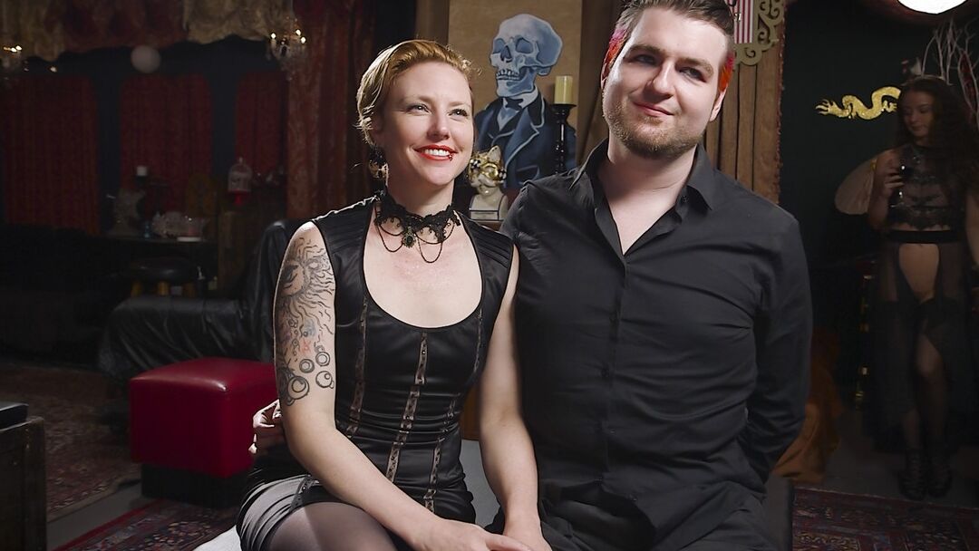 20P Des stars du porno coquines en lingerie en dentelle se déshabillent et se font torturer et baiser