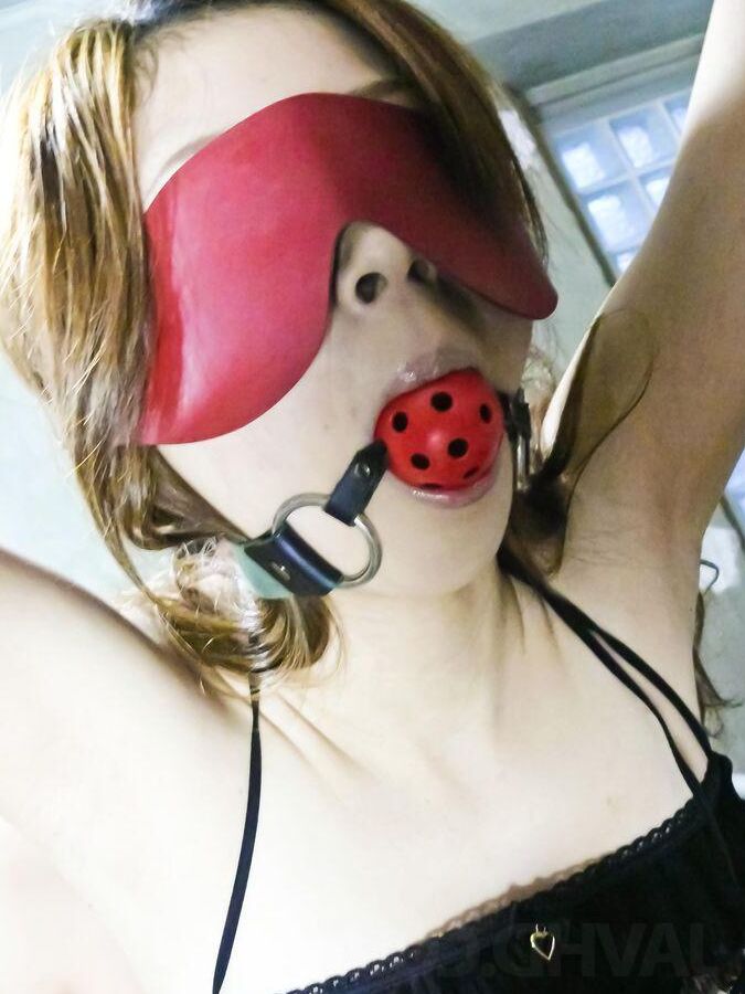 16P Rika Aina asiática follada por el coño a través de bragas sin entrepierna por hombres