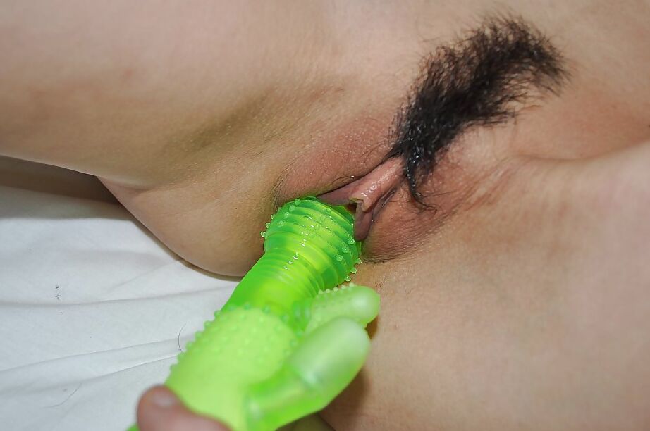 16P Foxy asiática MILF se diverte brincando com a buceta e dedilhando depois do banho