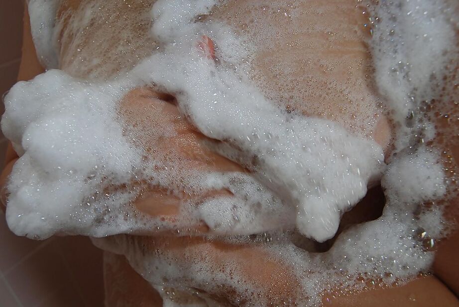 16P Smiley asian teen Maki Miyauchi has some soapy fun in the bath