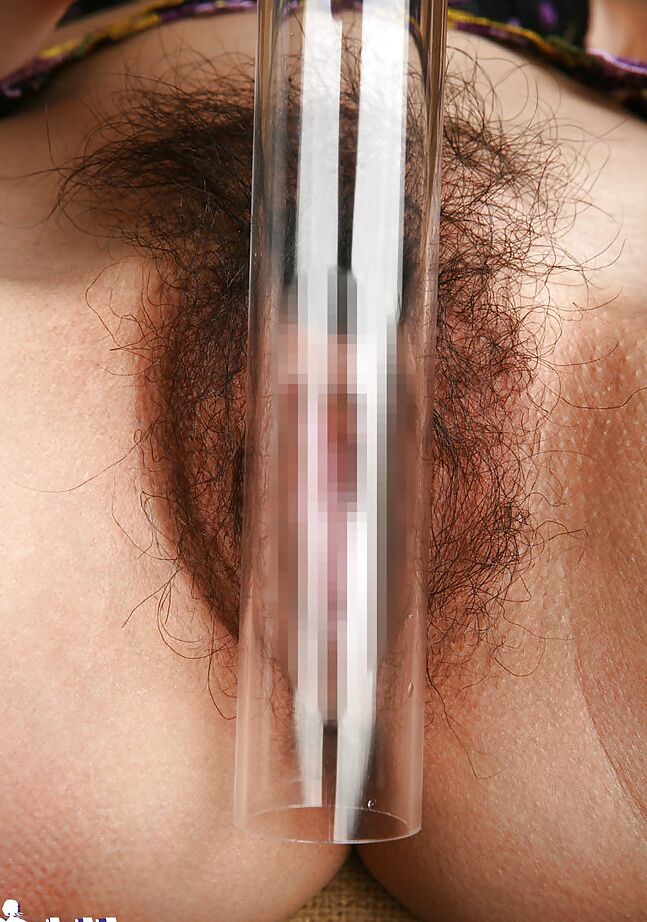 16P Zorra asiática caliente en lencería Misuzu Hiroze desnudándose y provocando su coño