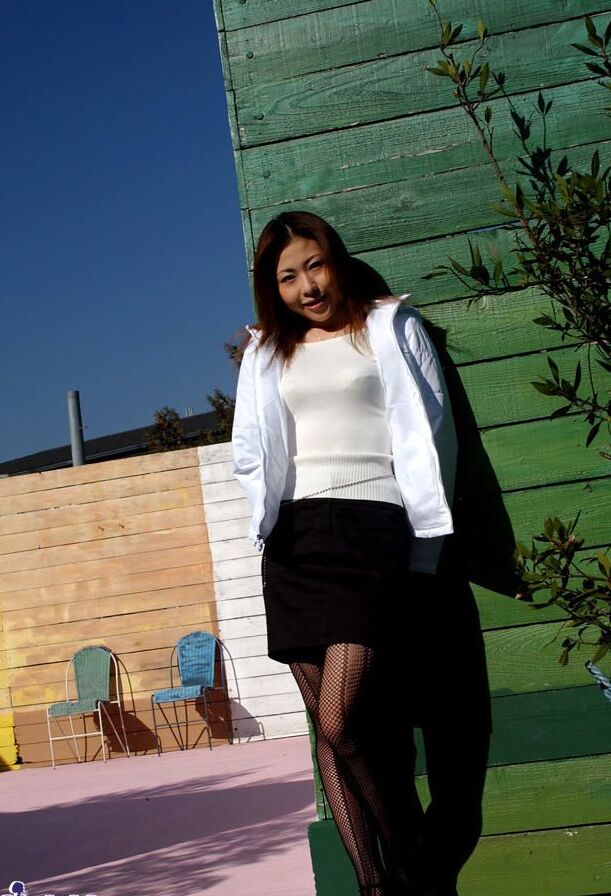 16P Japanese whore Sumira enjoys flashing her tits and tight ass on her dates