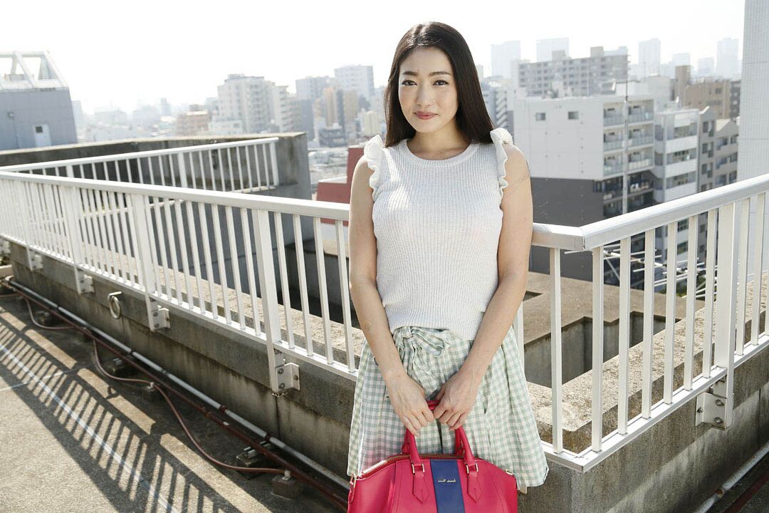 20P Maravilhosa japonesa MILF Ryu Enami deixa sua buceta lubrificada e desossada
