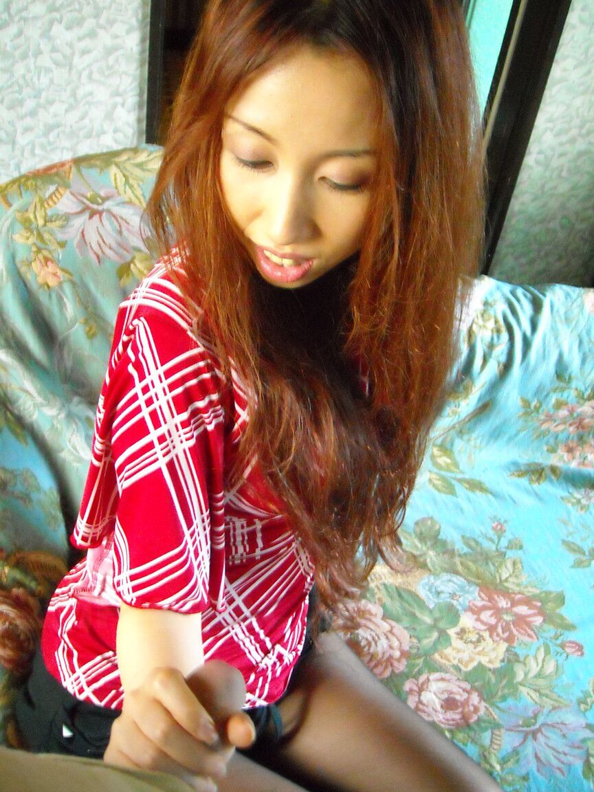 21P Chica asiática sexy se desnuda y se ducha antes de que le follen el chocho peludo