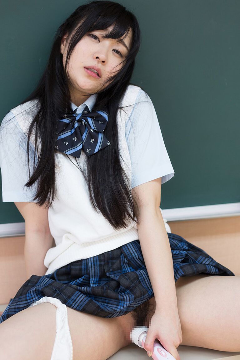 16P Colegial japonesa dá uma gozada de boca aberta durante sexo oral com uma professora