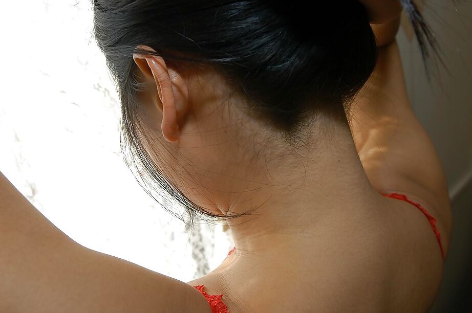 16P Safada asiática MILF Tomomi Sawamura se despindo e brincando com seus brinquedos sexuais