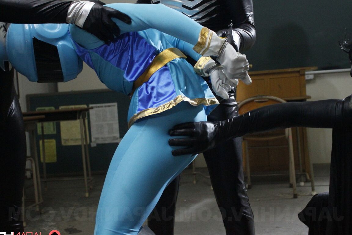 21P Blue ranger gets stripped and gets her hairy twat toyed on the floor