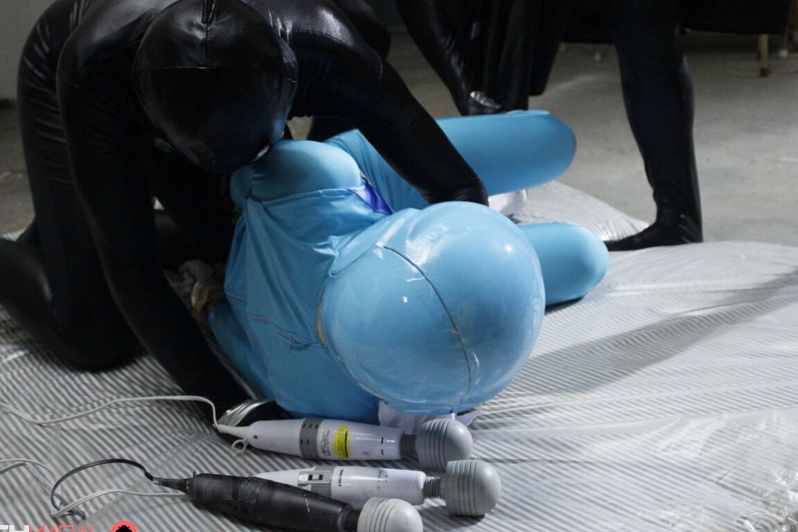 21P Blue ranger gets stripped and gets her hairy twat toyed on the floor