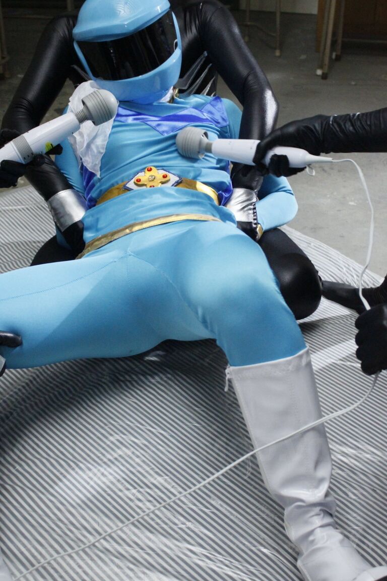 21P Blue ranger gets stripped and gets her hairy twat toyed on the floor