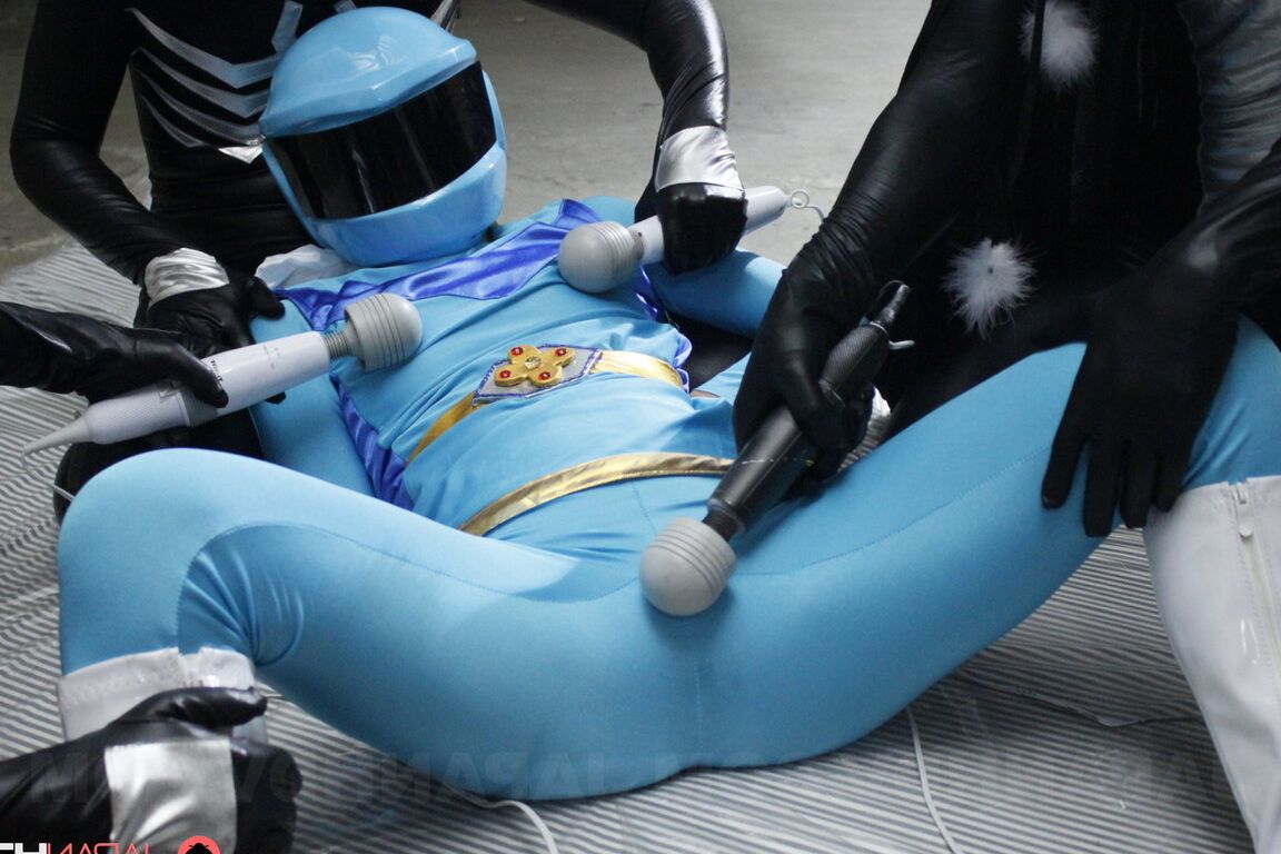 21P Blue ranger gets stripped and gets her hairy twat toyed on the floor