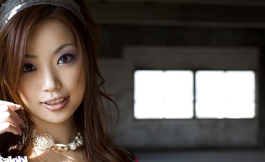 16P Bunda gostosa adolescente asiática Risa Kasumi expondo seus lindos seios e buceta aparada